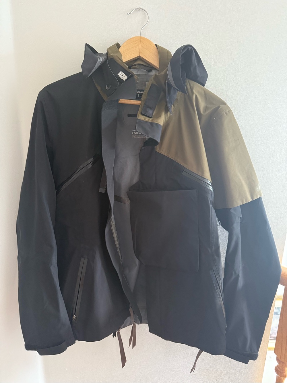 Patagonia Men’s Black and Olive Waterproof Hooded Raincoat